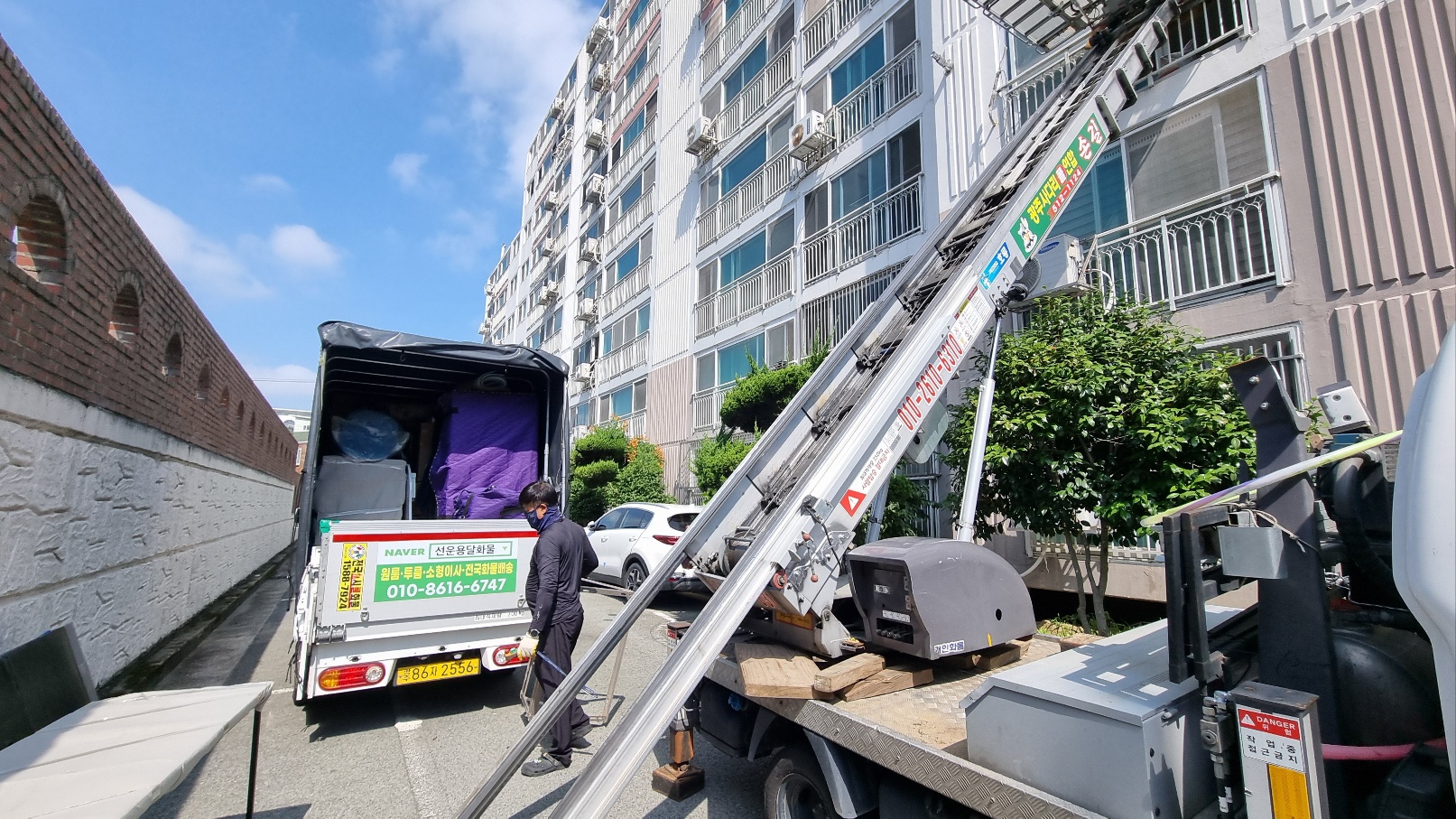 아파트 고층 사다리차 이사 작업 현장